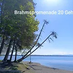 Nichtraucher-zimmer, Privatunterkunft, Mit Sonnenaufgang, Kuehlschrank, Mikrowelle, Ventilator Und Ruhiger Innenhof Obergeschoss Bei Koberstein *