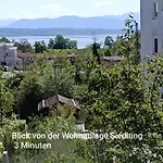 Nichtraucher-zimmer, Privatunterkunft, Mit Sonnenaufgang, Kuehlschrank, Mikrowelle, Ventilator Und Ruhiger Innenhof Obergeschoss Bei Koberstein 홈스테이 투트칭