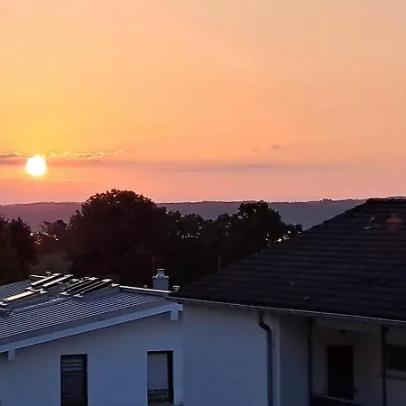 Mit Sonnenaufgang Und Ruhiger Innenhof Obergeschoss Bei Koberstein