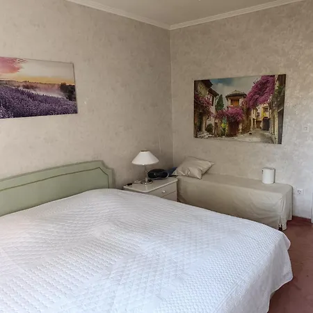 Nichtraucher-zimmer, Privatunterkunft, Mit Sonnenaufgang, Kuehlschrank, Mikrowelle, Ventilator Und Ruhiger Innenhof Obergeschoss Bei Koberstein Δωμάτια σε οικογενειακή κατοικία Tutzing