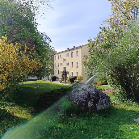 Nichtraucher-zimmer, Privatunterkunft, Mit Sonnenaufgang, Kuehlschrank, Mikrowelle, Ventilator Und Ruhiger Innenhof Obergeschoss Bei Koberstein Homestay szállás Tutzing
