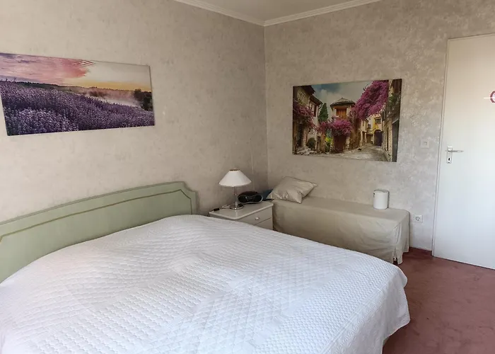 Nichtraucher-zimmer, Privatunterkunft, Mit Sonnenaufgang, Kuehlschrank, Mikrowelle, Ventilator Und Ruhiger Innenhof Obergeschoss Bei Koberstein Δωμάτια σε οικογενειακή κατοικία Tutzing