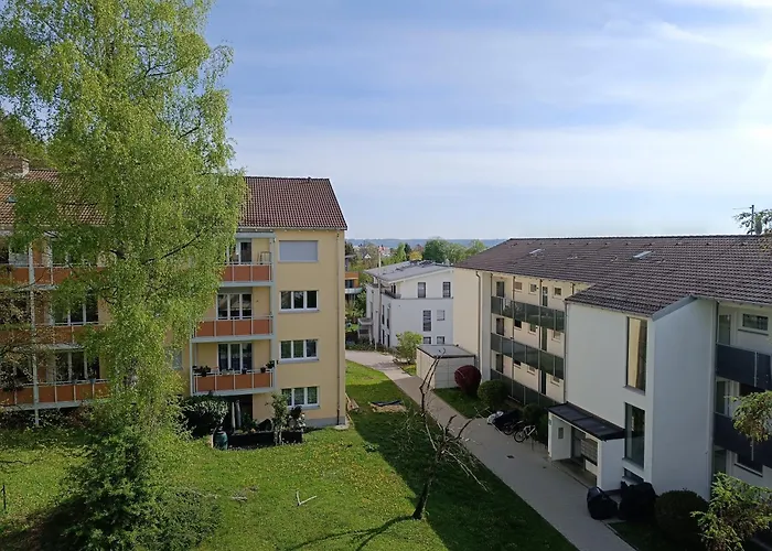 Nichtraucher-zimmer, Privatunterkunft, Mit Sonnenaufgang, Kuehlschrank, Mikrowelle, Ventilator Und Ruhiger Innenhof Obergeschoss Bei Koberstein *