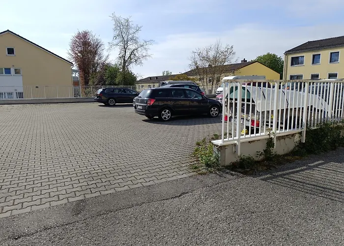 Nichtraucher-zimmer, Privatunterkunft, Mit Sonnenaufgang, Kuehlschrank, Mikrowelle, Ventilator Und Ruhiger Innenhof Obergeschoss Bei Koberstein בית אירוח טוטזינג