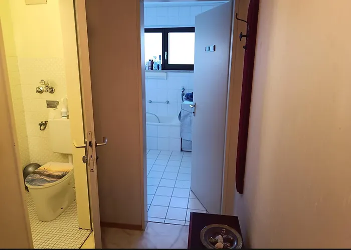 Δωμάτια σε οικογενειακή κατοικία Nichtraucher-zimmer, Privatunterkunft, Mit Sonnenaufgang, Kuehlschrank, Mikrowelle, Ventilator Und Ruhiger Innenhof Obergeschoss Bei Koberstein Tutzing