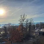 Nichtraucher-zimmer, Privatunterkunft, Mit Sonnenaufgang, Kuehlschrank, Mikrowelle, Ventilator Und Ruhiger Innenhof Obergeschoss Bei Koberstein Alloggio in famiglia