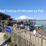 Nichtraucher-zimmer, Privatunterkunft, Mit Sonnenaufgang, Kuehlschrank, Mikrowelle, Ventilator Und Ruhiger Innenhof Obergeschoss Bei Koberstein Ubytování v soukromí