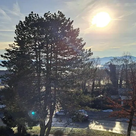 Nichtraucher-zimmer, Privatunterkunft, Mit Sonnenaufgang, Kuehlschrank, Mikrowelle, Ventilator Und Ruhiger Innenhof Obergeschoss Bei Koberstein Tutzing