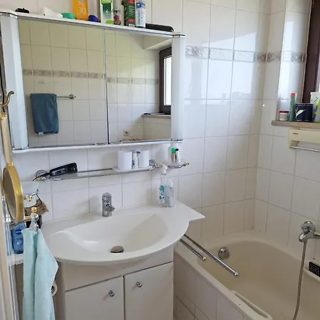 Zimmer Mit Sonnenaufgang, Minibar, Ventilator Und Ruhiger Innenhof Obergeschoss Bei Koberstein Homestay Tutzing