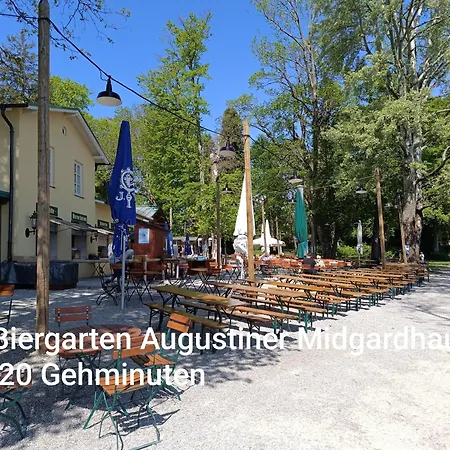 Nichtraucher-zimmer, Privatunterkunft, Mit Sonnenaufgang, Kuehlschrank, Mikrowelle, Ventilator Und Ruhiger Innenhof Obergeschoss Bei Koberstein * Tutzing