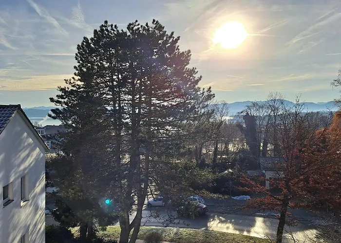 Nichtraucher-zimmer, Privatunterkunft, Mit Sonnenaufgang, Kuehlschrank, Mikrowelle, Ventilator Und Ruhiger Innenhof Obergeschoss Bei Koberstein Тутцинг